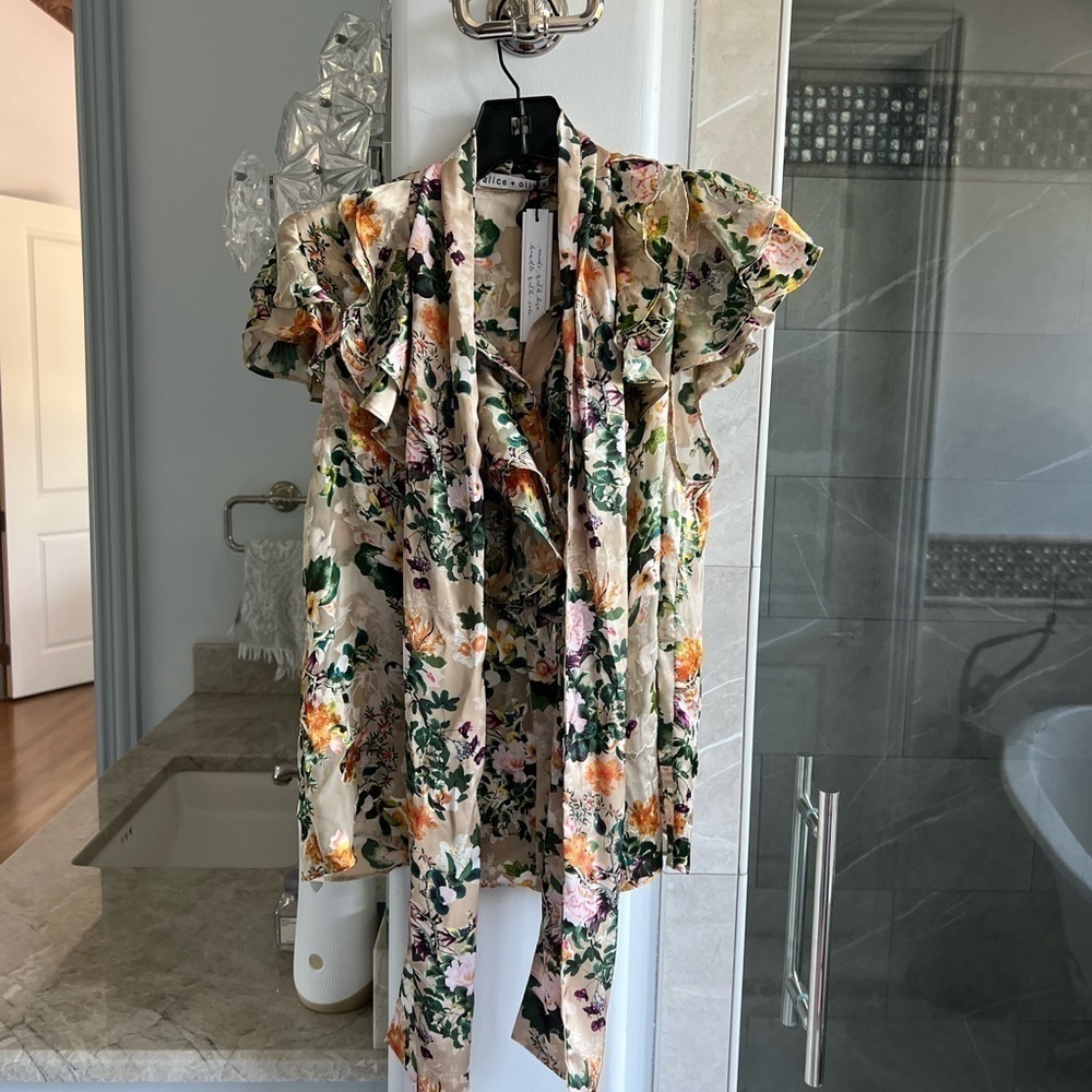 ALICE + OLIVIA Jeannie Floral Burnout Bow Collar Blouse - Picture 8 of 13